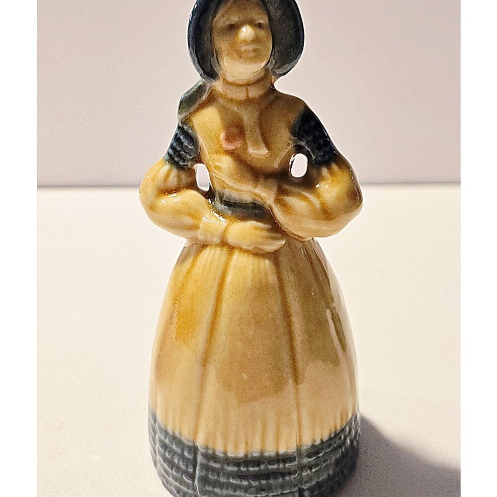Wade ceramic woman Irish Rose Of Tralee Porcelain Irish Songs & Folk Tales Figur